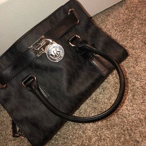 Selling Michael Kors bag in color black
